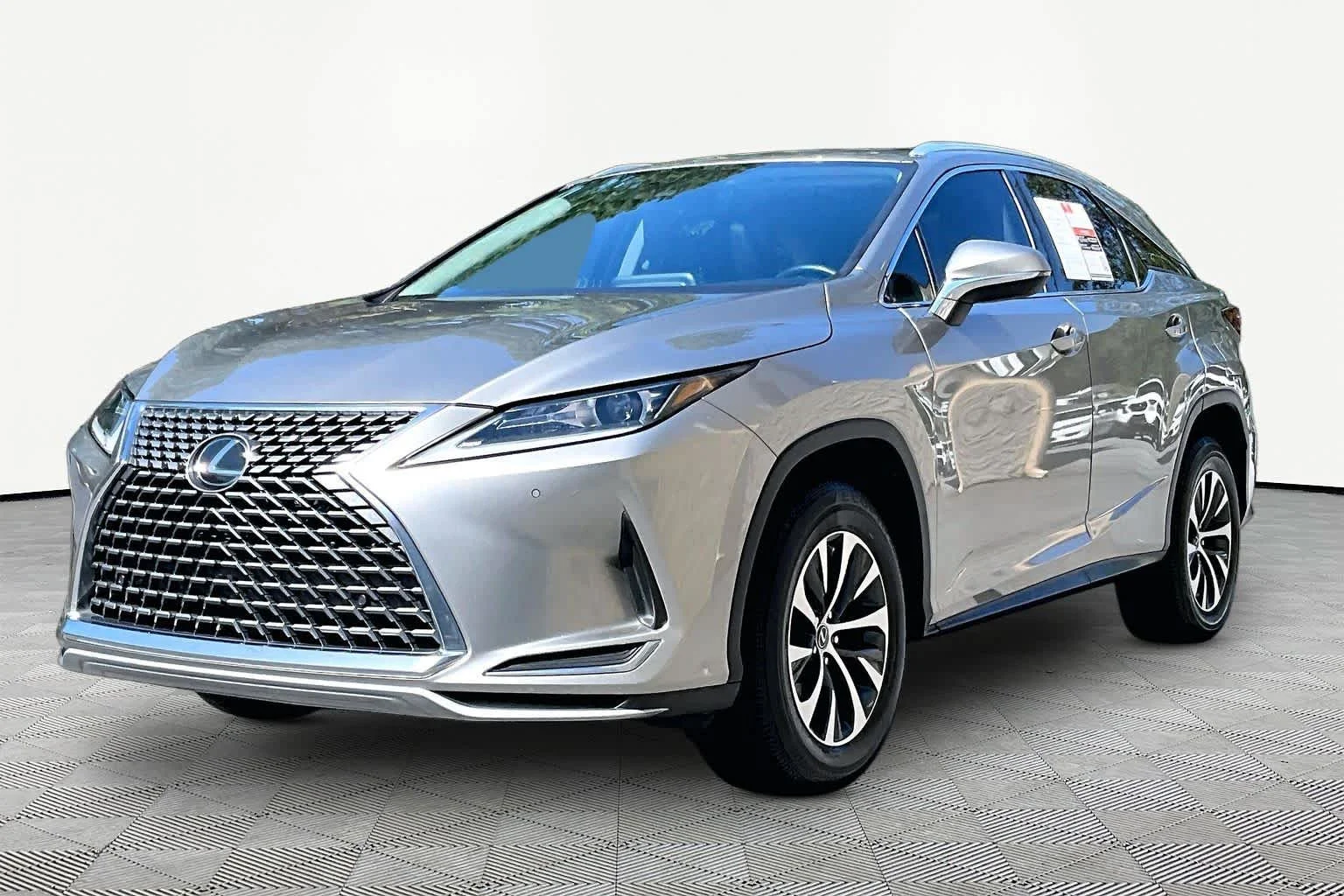 Used 2020 Atomic Silver Lexus  image 2
