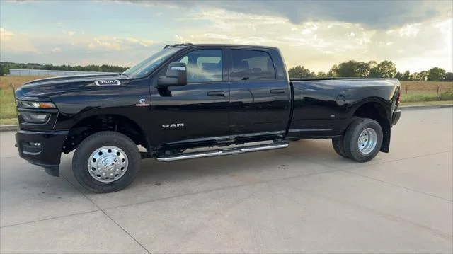 New 2026 Diamond Black Crystal Pearl-Coat Exterior Paint RAM Big Horn image 4