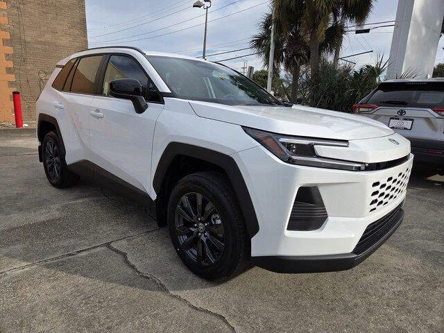 Used 2026 Ice Cap Toyota XLE Premium image 7