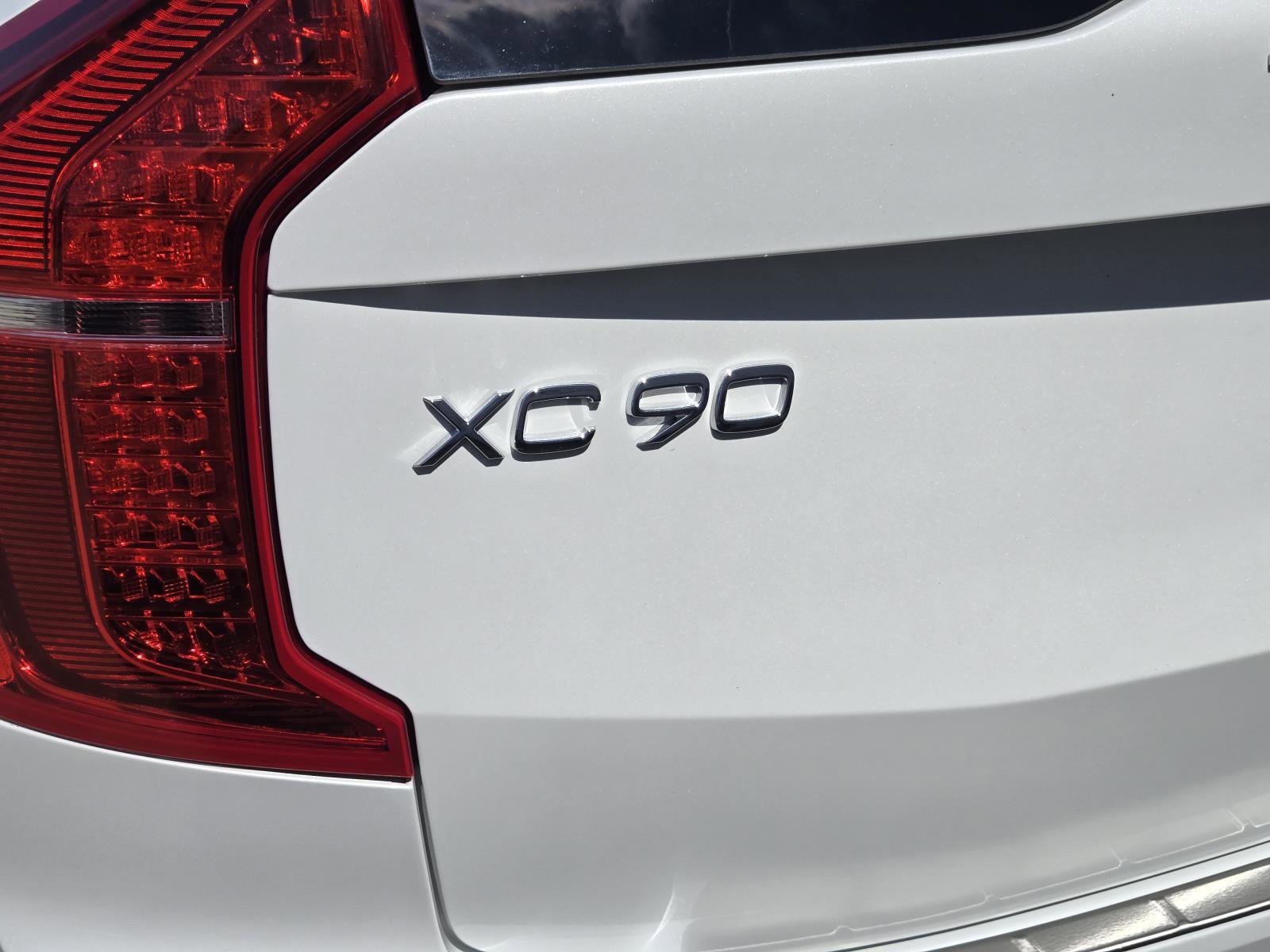 Used 2019 Crystal White Pearl Volvo Inscription image 8