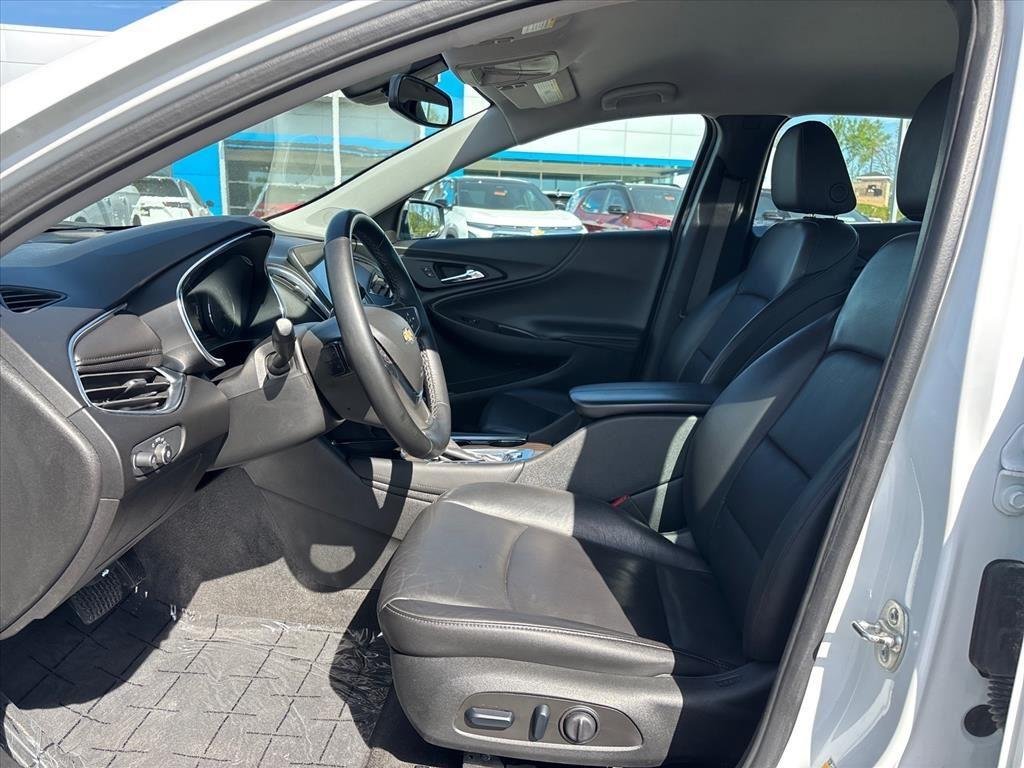 Used 2024 Summit White Chevrolet 2LT image 24