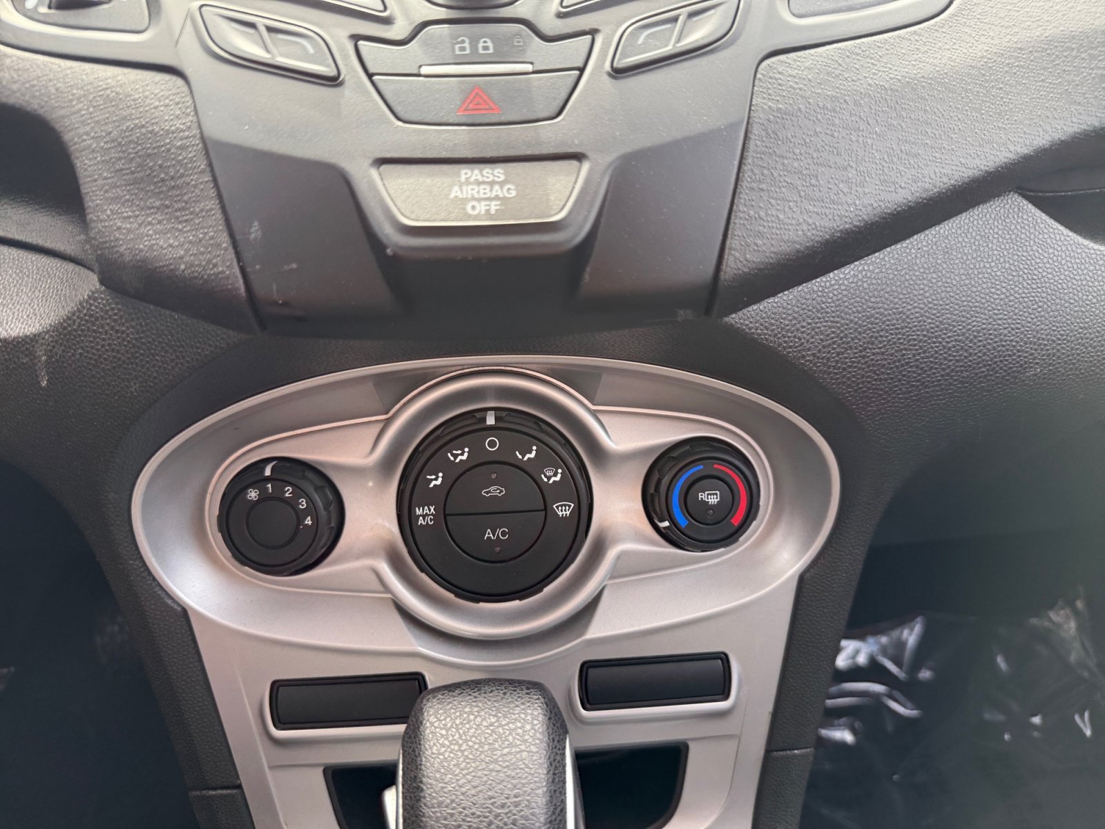 Used 2019 Lightning Blue Metallic Ford SE image 13