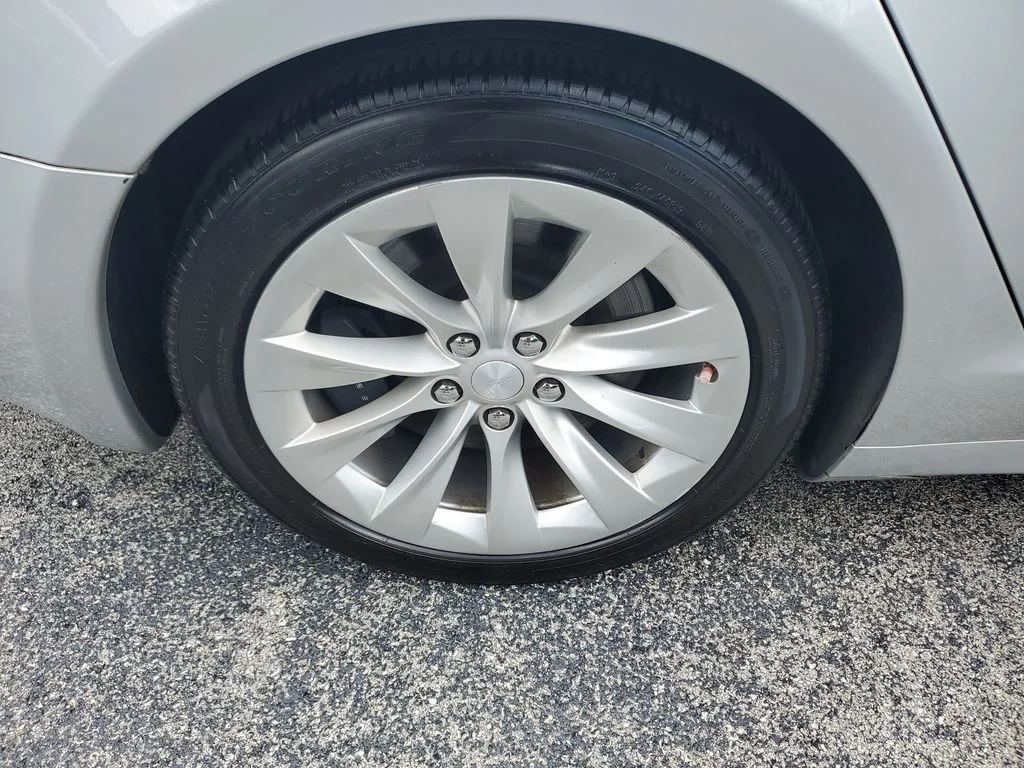 Used 2018 Gray Tesla  image 7