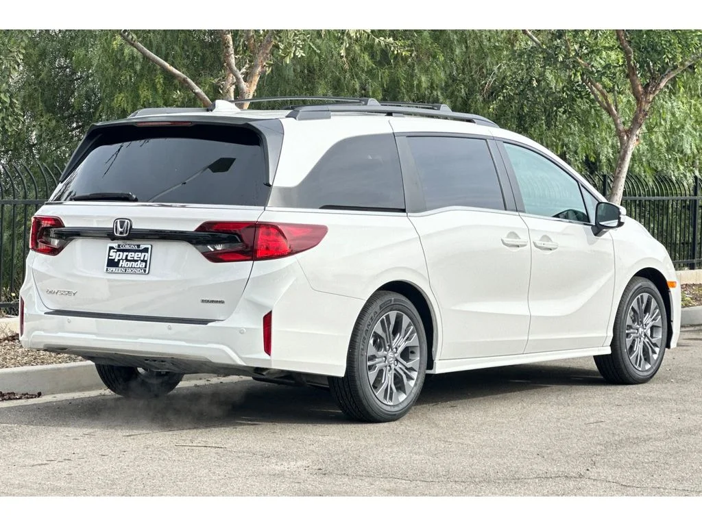 New 2026 Platinum White Pearl Honda Touring image 4