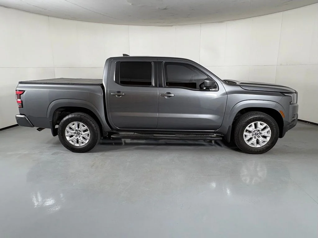 Used 2022 Gray Nissan SV image 9