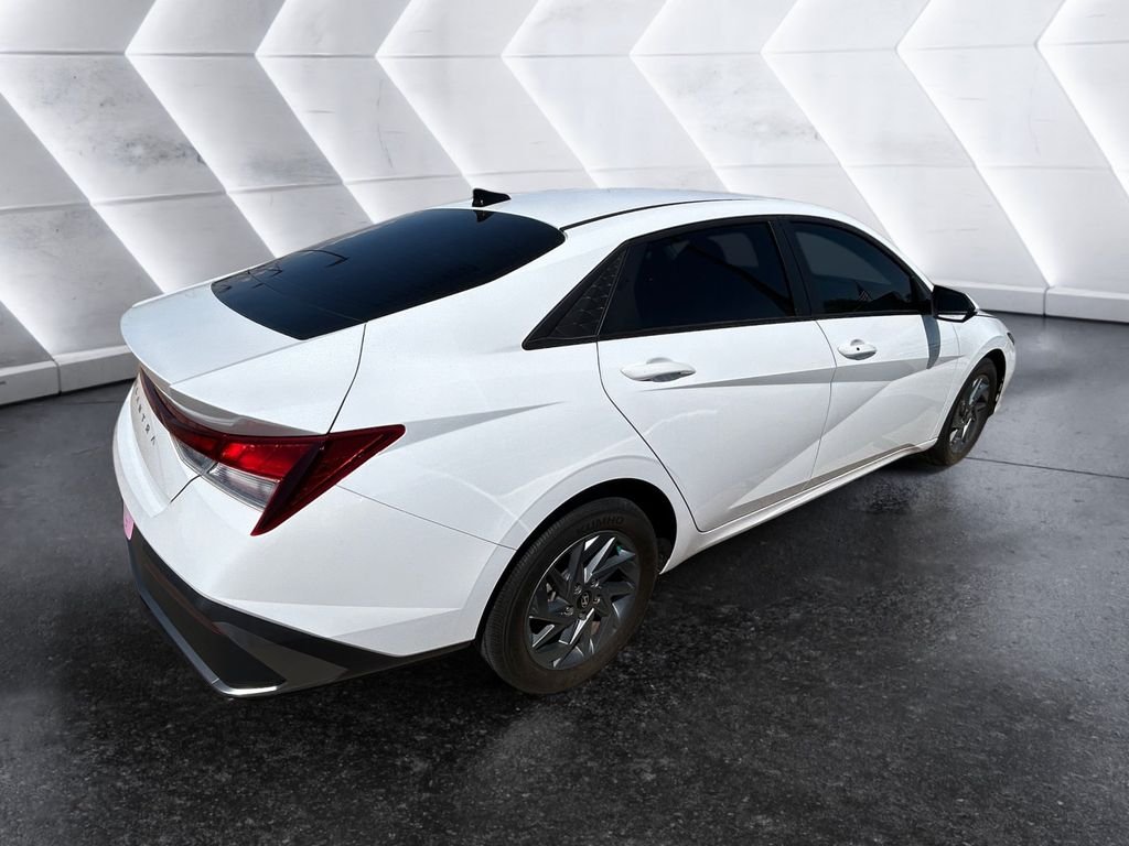 Used 2024 White Hyundai SEL image 4