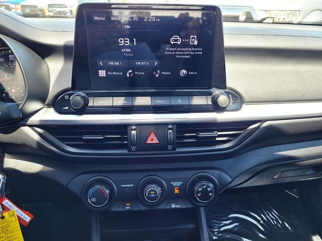 Used 2023 White Kia LXS image 19