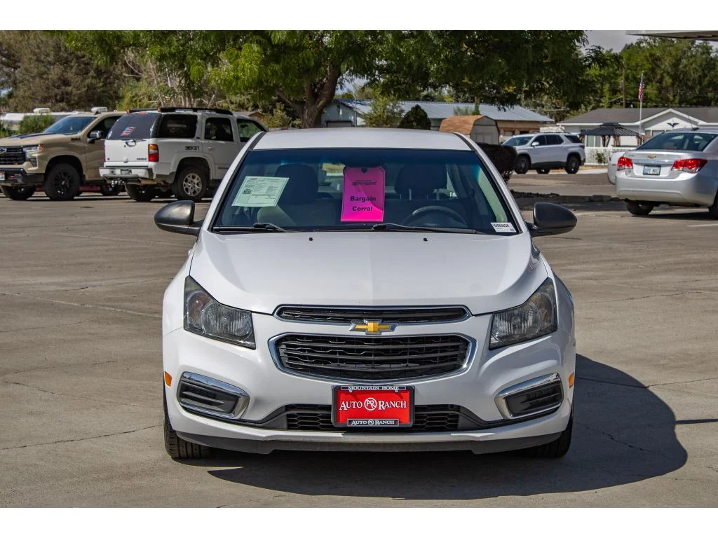 Used 2015 Summit White Chevrolet LS image 3