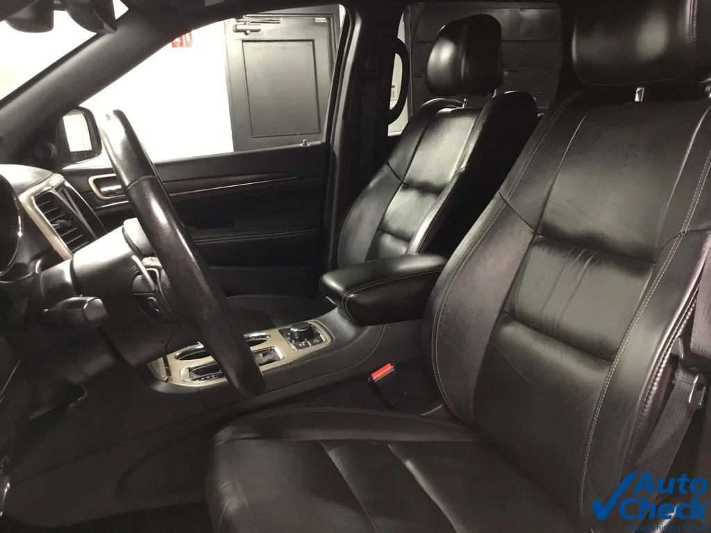 Used 2016 Silver Jeep Limited image 26