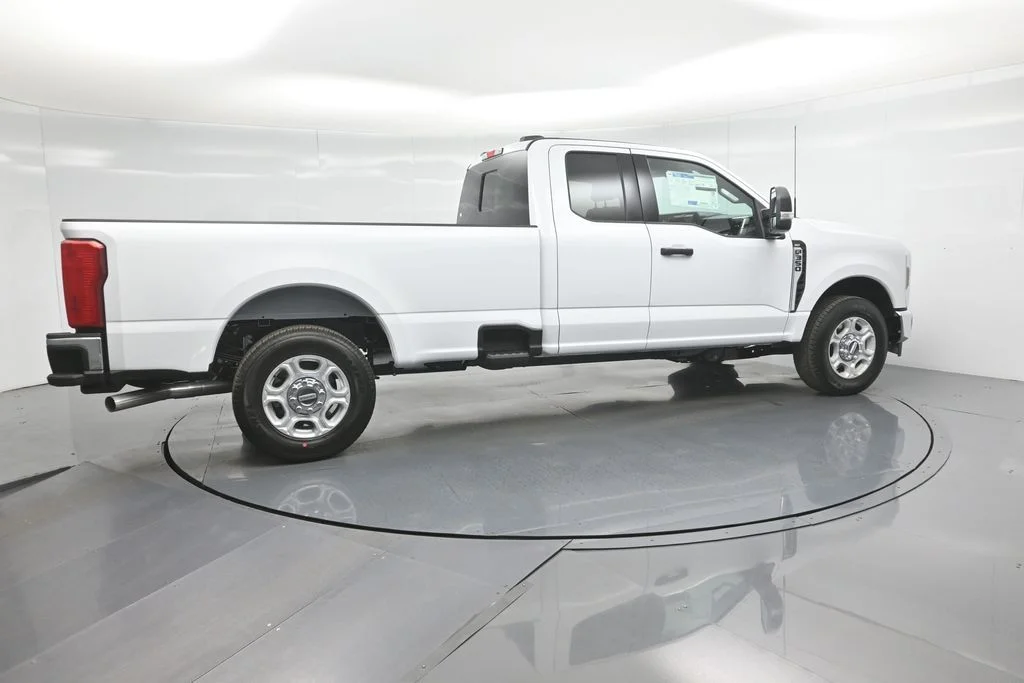 New 2026 Oxford White Ford XLT image 23
