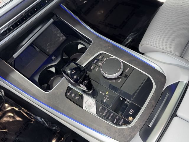 Used 2023 White Metallic BMW sDrive40i image 21