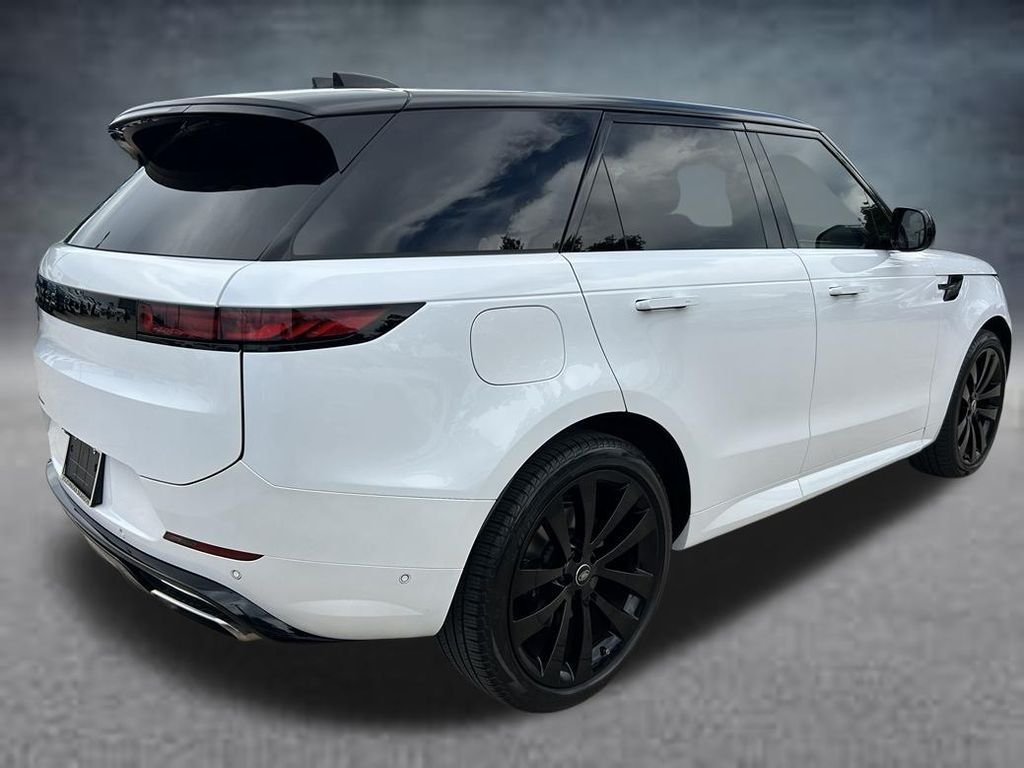 Used 2024 White Land Rover Dynamic SE image 6