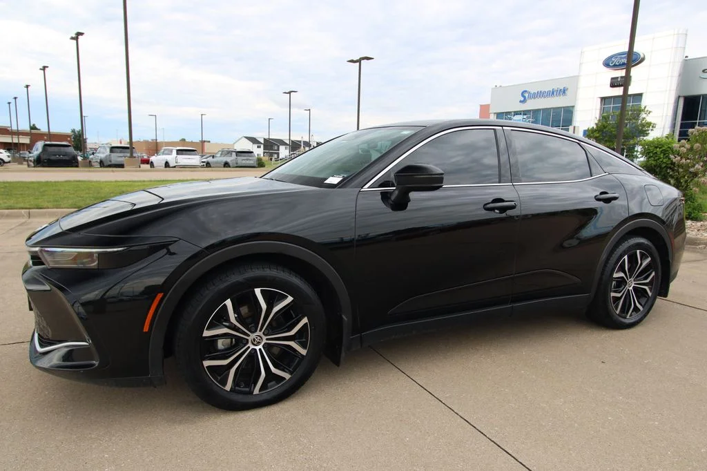 Used 2023 Black Toyota XLE image 17