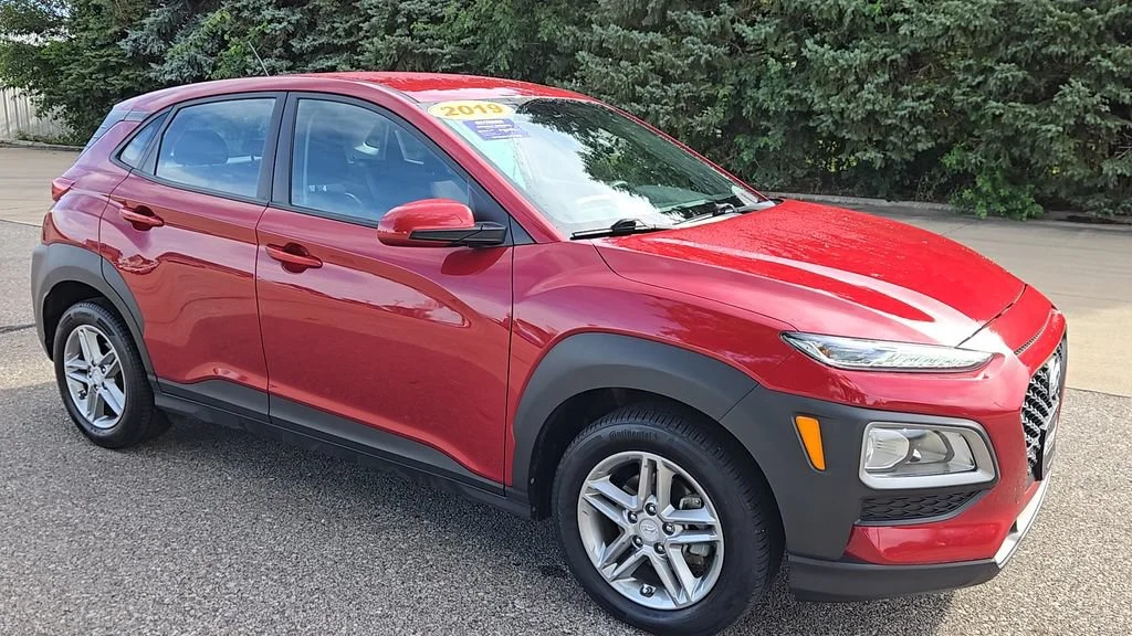 Used 2019 Hyundai Kona SE with VIN KM8K12AA2KU344302 for sale in Knoxville, IA