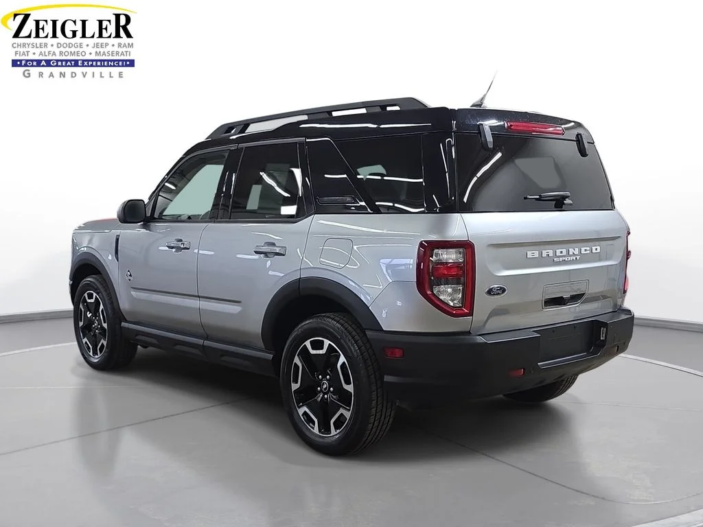 Used 2022 Silver Ford Outer Banks image 7
