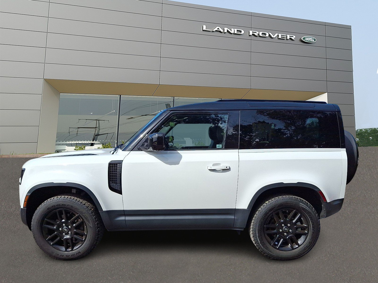 Certified Used 2023 Fuji White - 1AA Land Rover 90 S image 6
