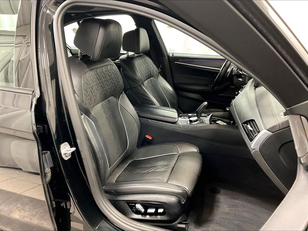 Used 2022 Black BMW M550i xDrive image 11