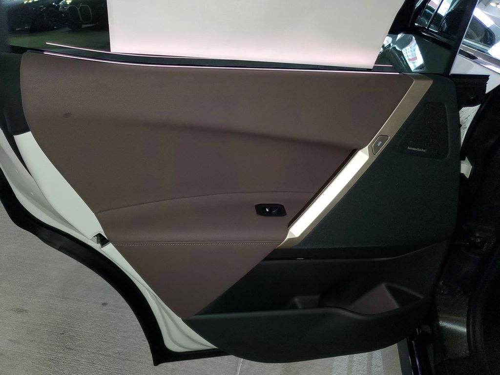 2026 BMW iX 60 - Photo 9