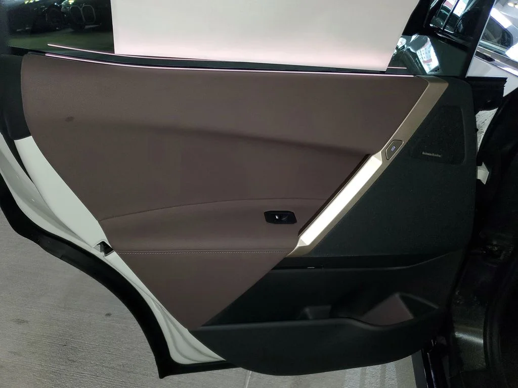 2026 BMW iX 60 - Photo 9