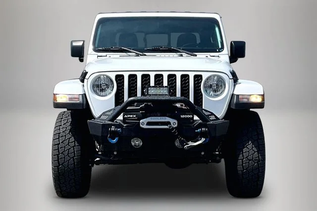 Used 2021 White Jeep Sport image 3
