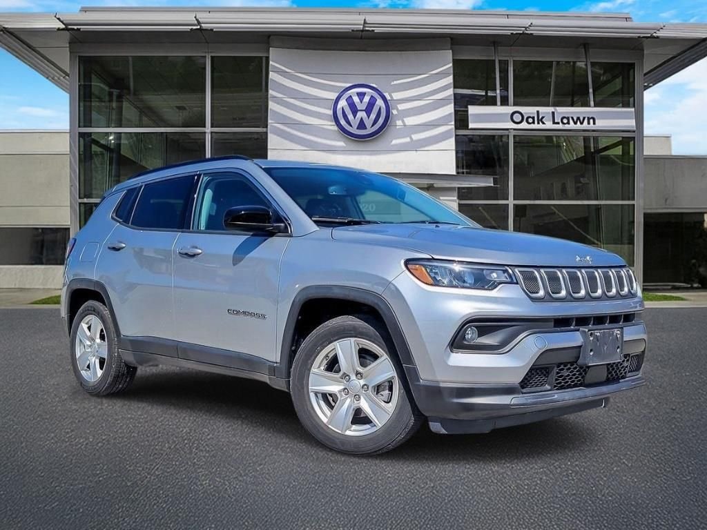 Used 2022 Billet Silver Metallic Jeep Latitude image 1