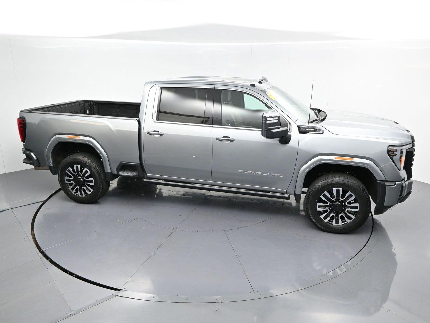 Used 2025 Sterling Metallic GMC Denali Ultimate image 38