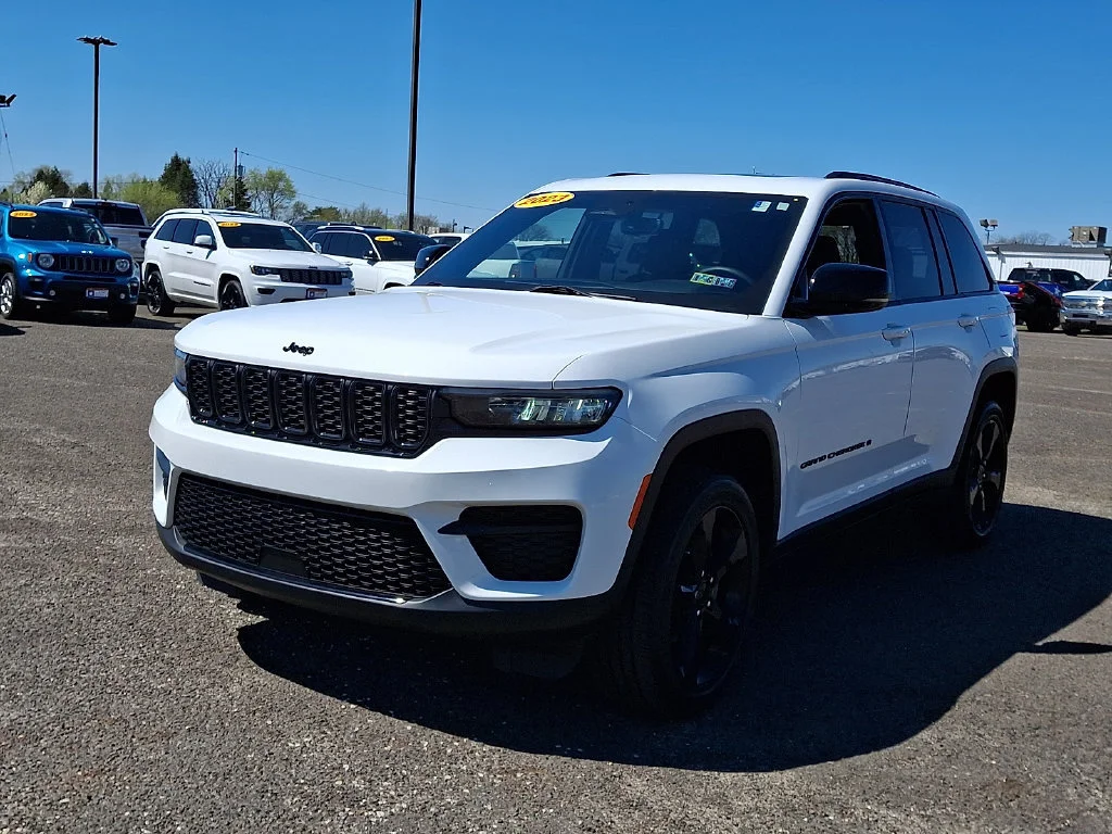 Used 2023 Bright White Clearcoat Jeep Altitude image 5