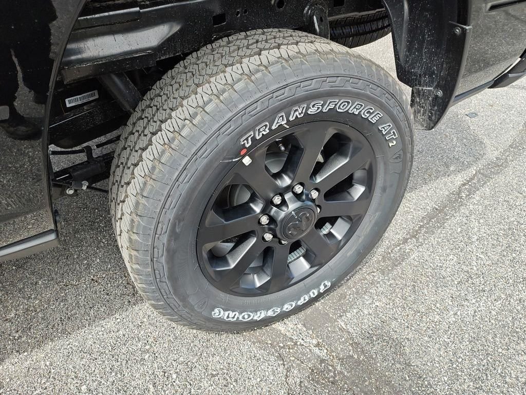 New 2026 Diamond Black Crystal Pearl-Coat Exterior Paint RAM Tradesman image 10
