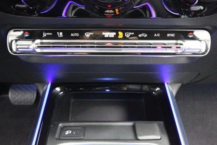 Used 2022 Black Mercedes-Benz GLA 250 image 29