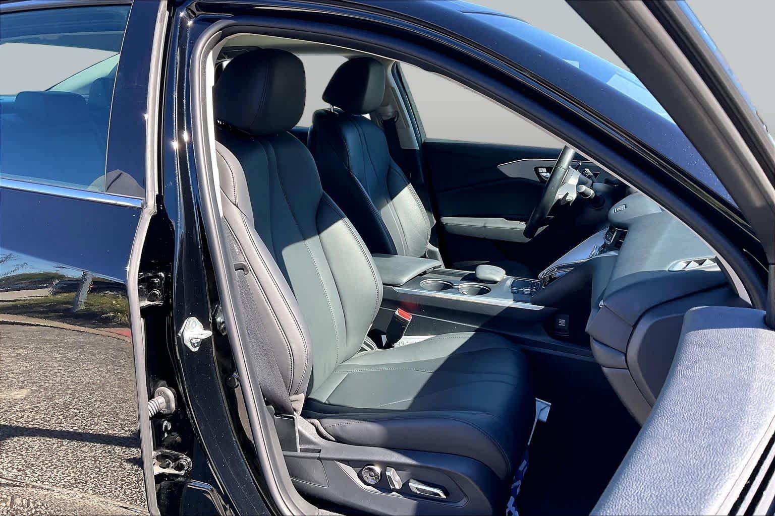 Certified Used 2023 Majestic Black Pearl Acura  image 9