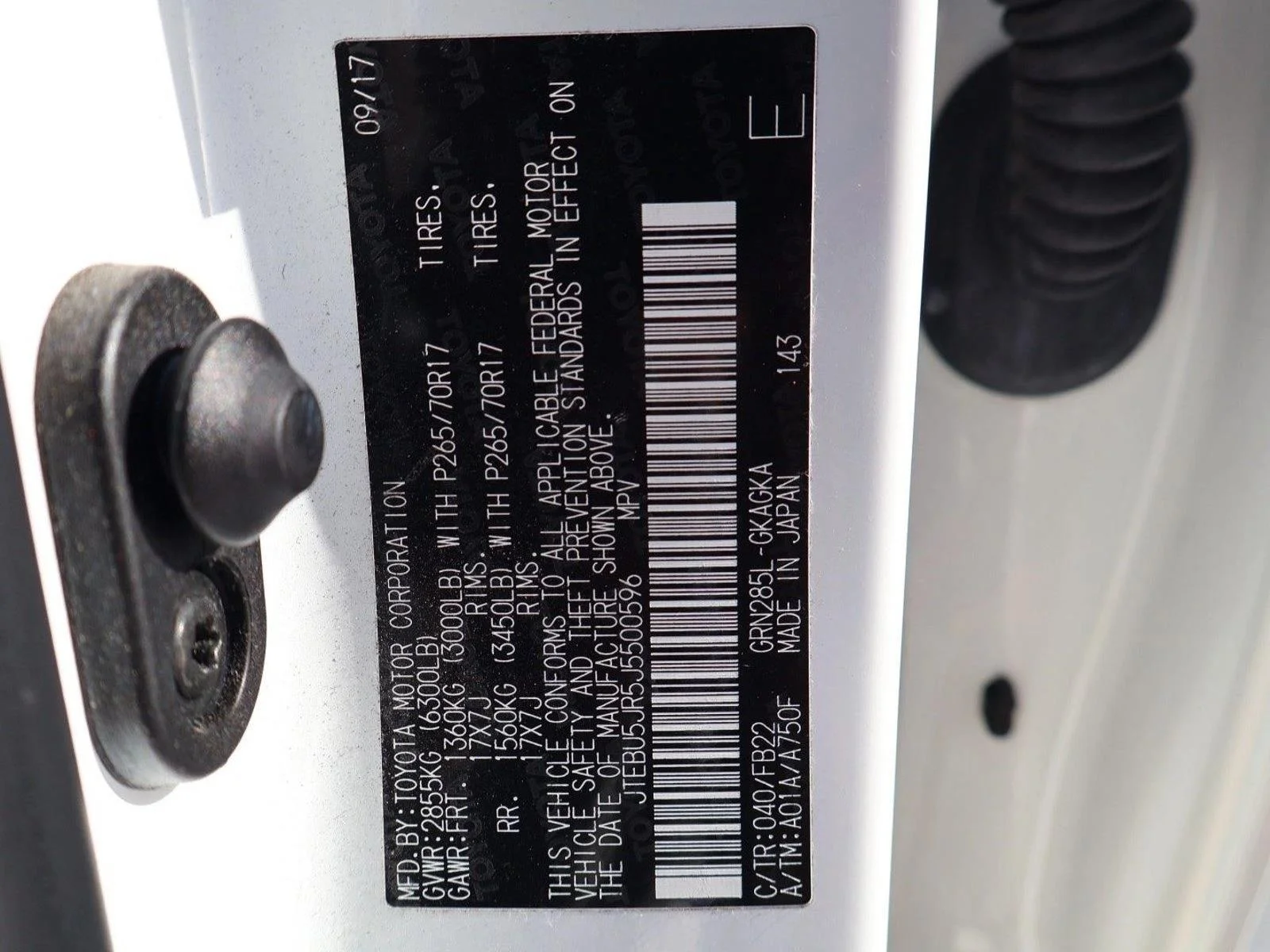 Used 2018 Super White Toyota SR5 image 28