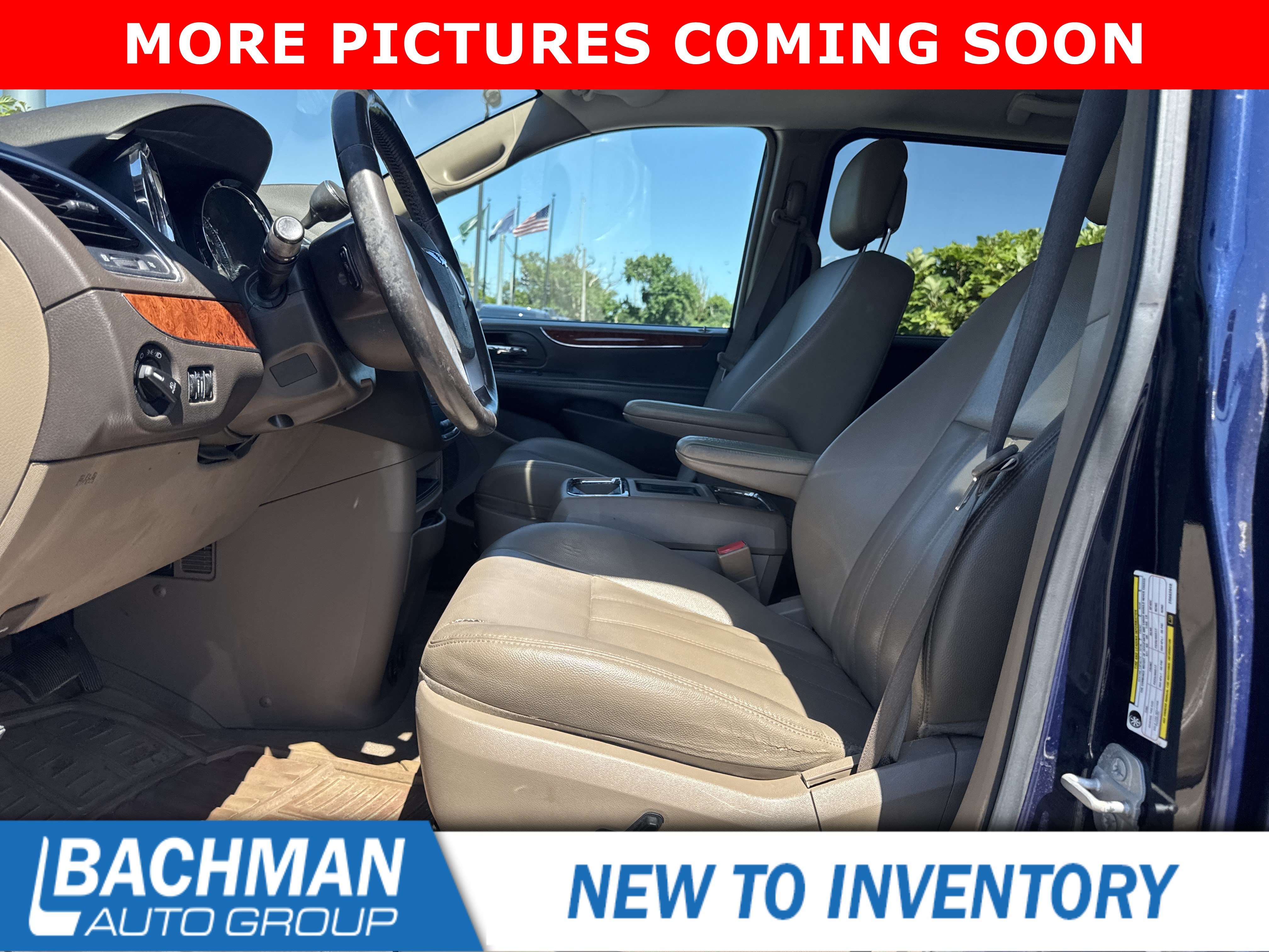 Used 2015 True Blue Pearlcoat Chrysler Touring image 11