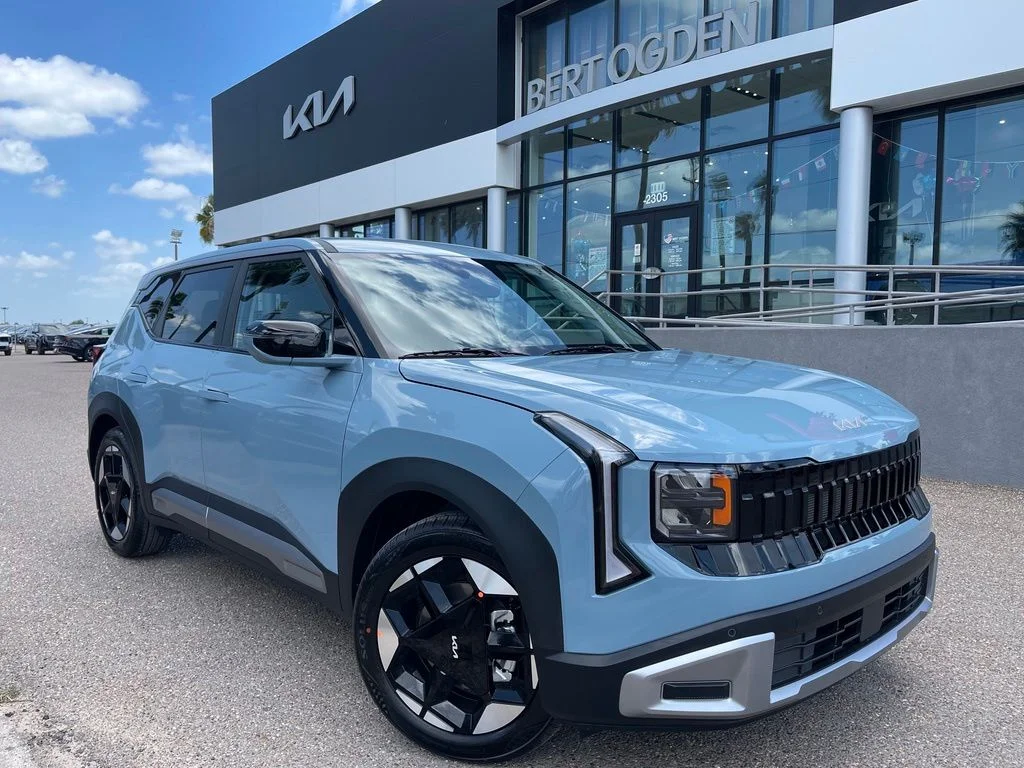 New 2027 Blue Kia S image 1