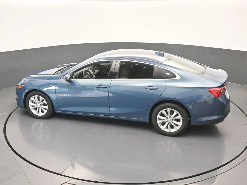 Used 2025 Lakeshore Blue Metallic Chevrolet LT image 45