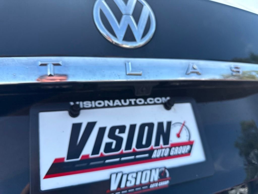 Used 2019 Black Volkswagen SEL image 17