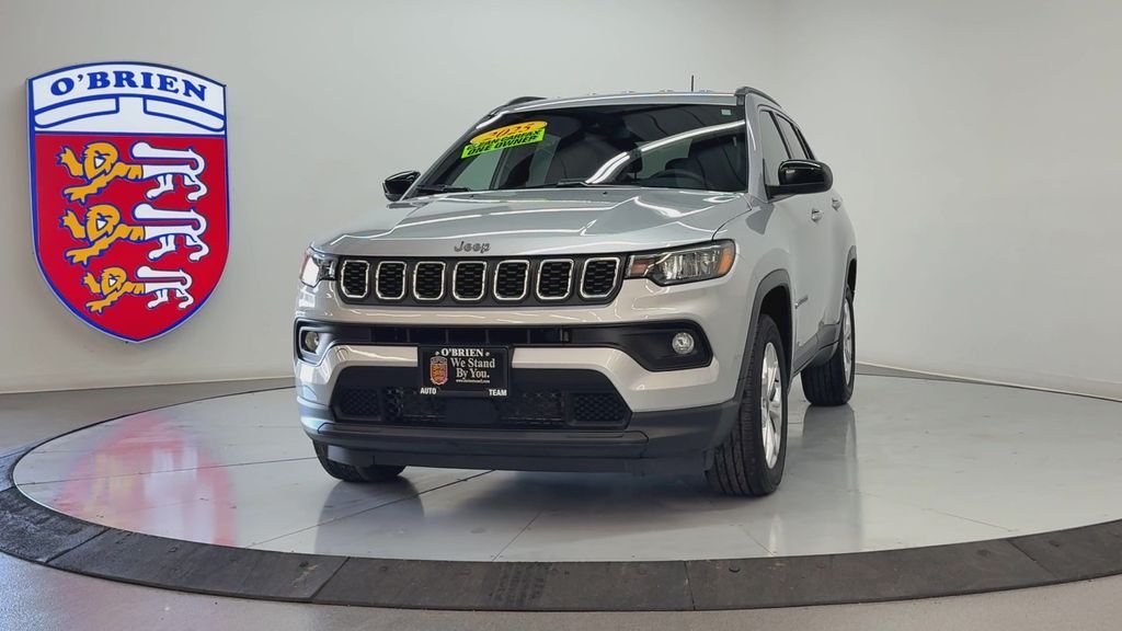 Used 2025 Silver Jeep Latitude image 9
