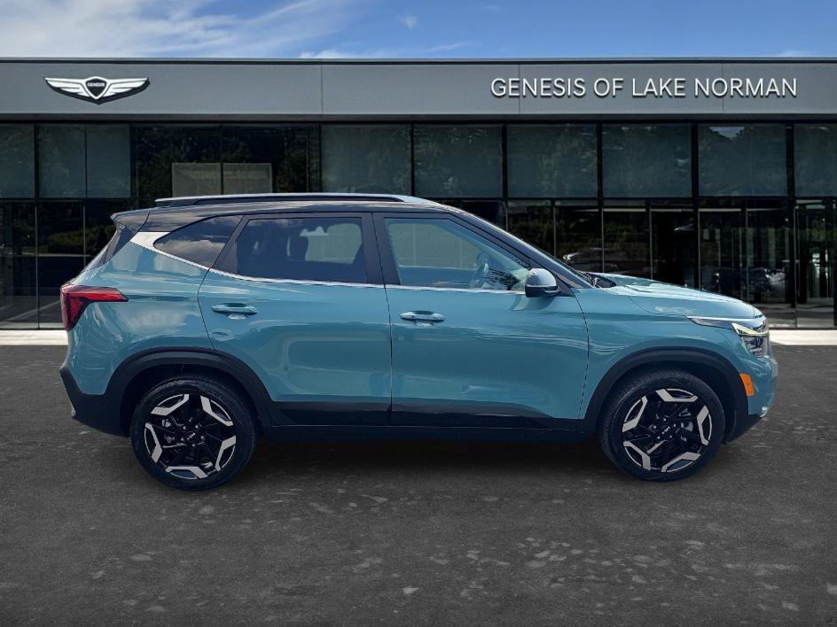 Used 2024 Pluton Blue/Black Roof Kia SX AWD image 4