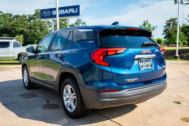 Used 2021 Blue Emerald Metallic GMC SLE image 4