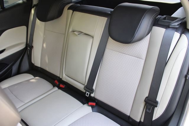 Used 2022 White Frost Tricoat Buick Preferred image 21