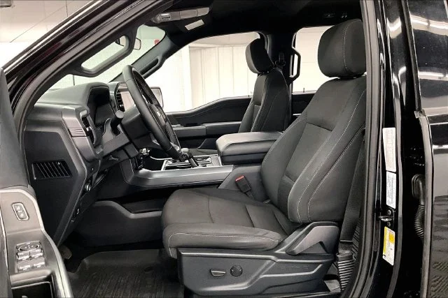 Used 2025 Agate Black Metallic Ford XLT image 21
