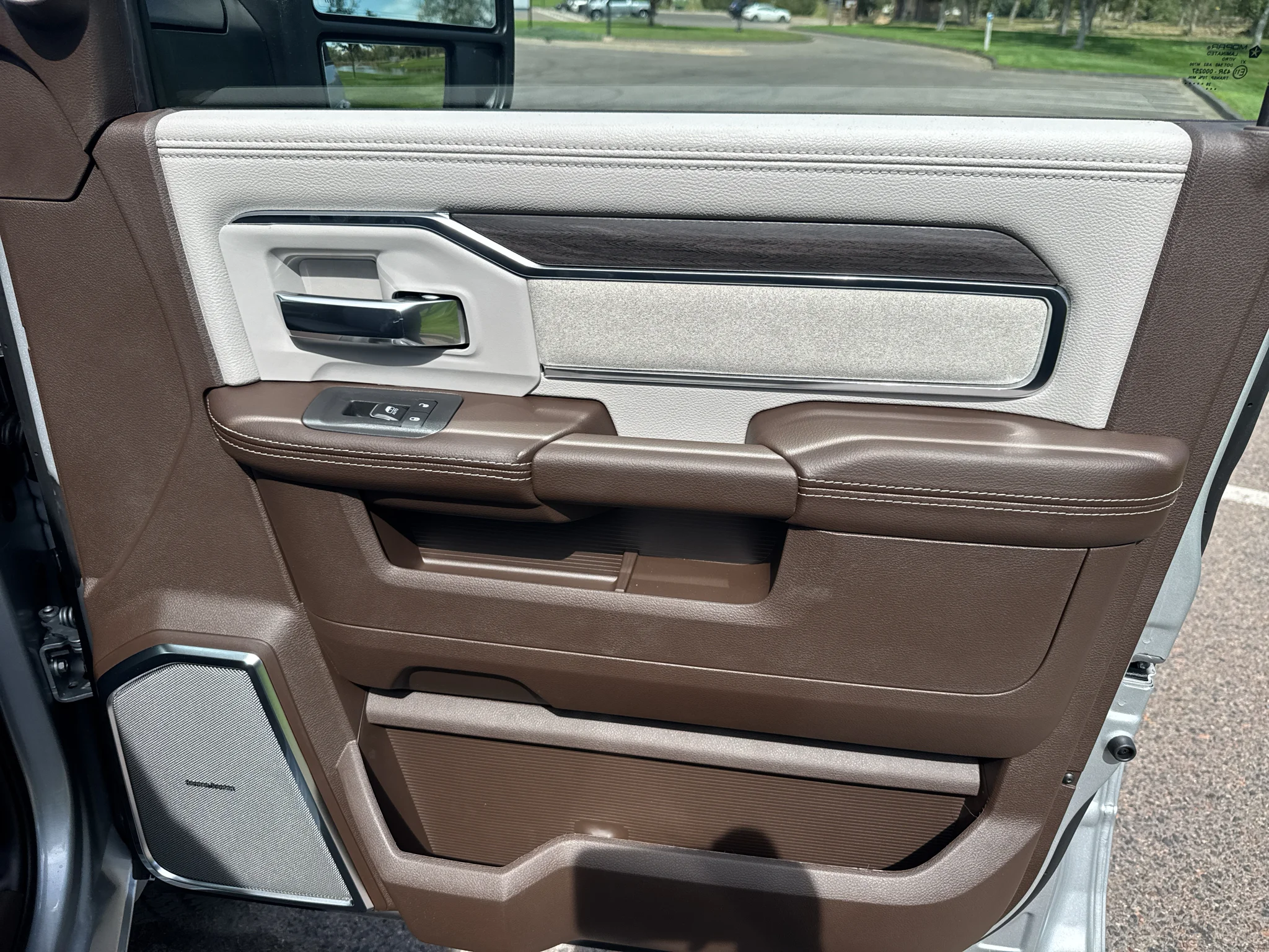 New 2027 Silver-Zynith Exterior Paint RAM Laramie image 9