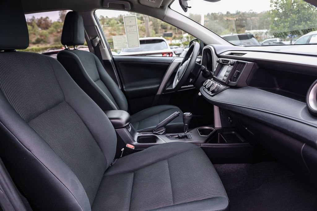 2017 Toyota RAV4 LE - Photo 17