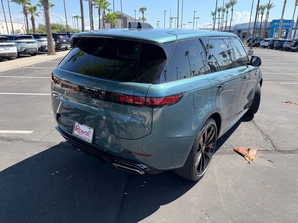 Used 2023 Green Land Rover SE Dynamic image 20