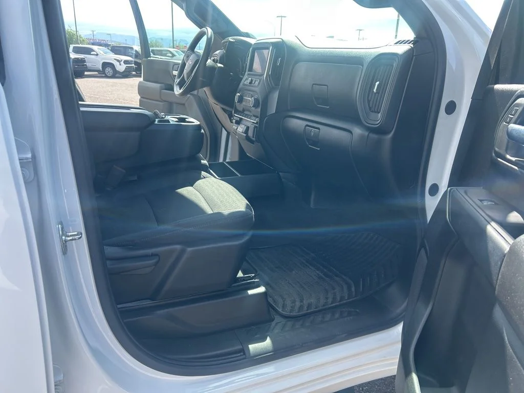 Used 2025 White Chevrolet Custom image 25