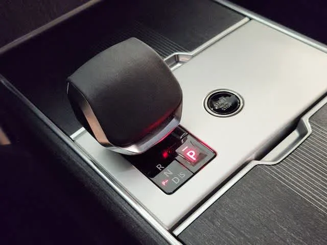 Used 2025 Fuji White Land Rover Autobiography image 18