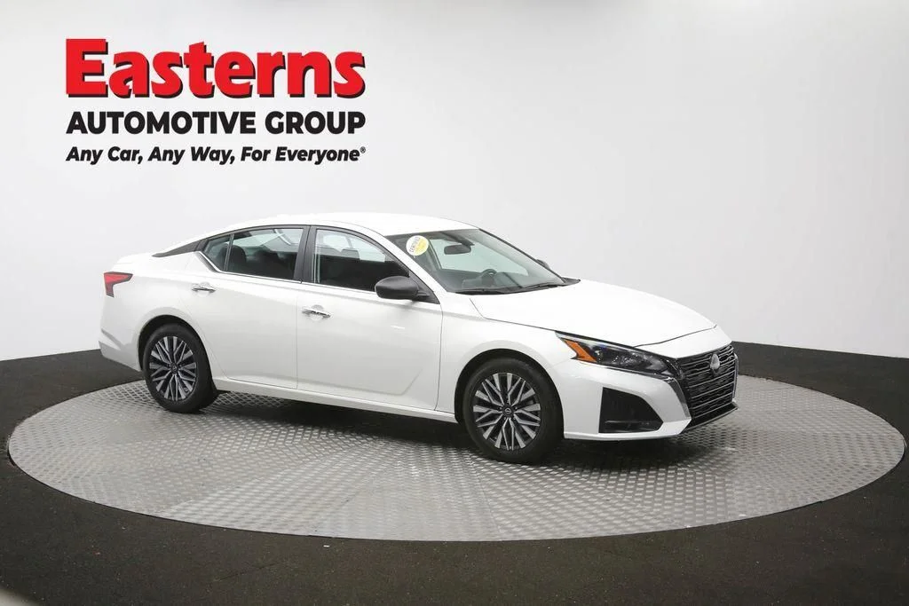Used 2025 White Nissan 2.5 SV image 51