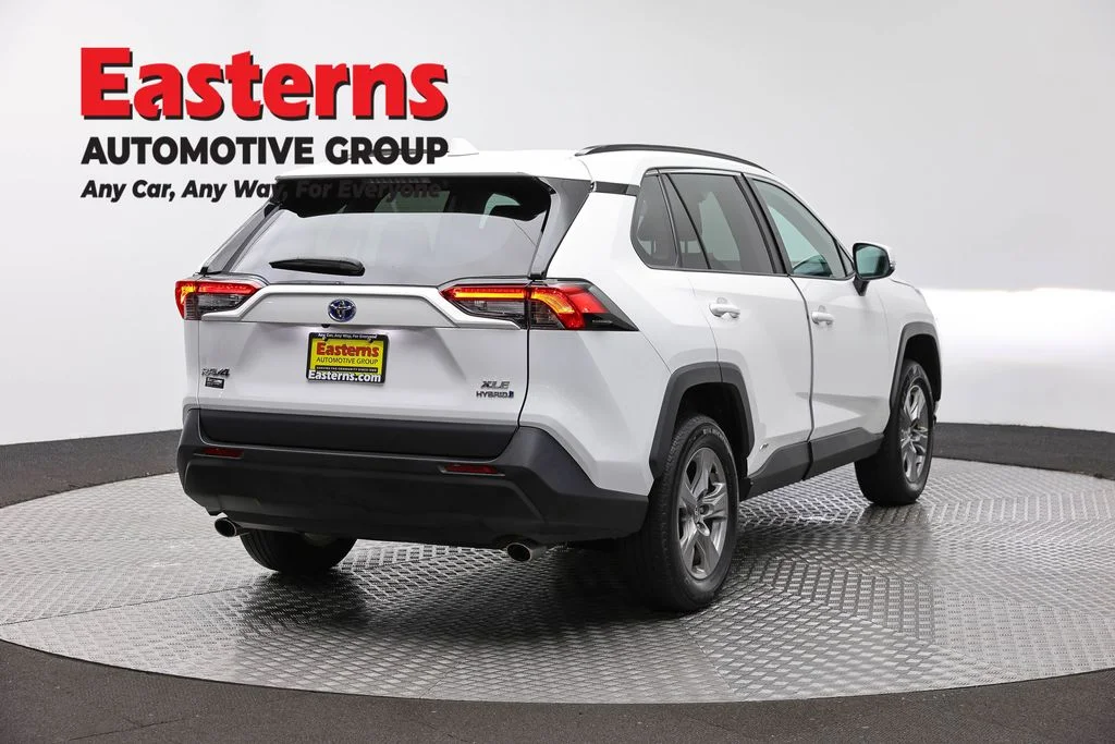 Used 2024 White Toyota XLE image 5