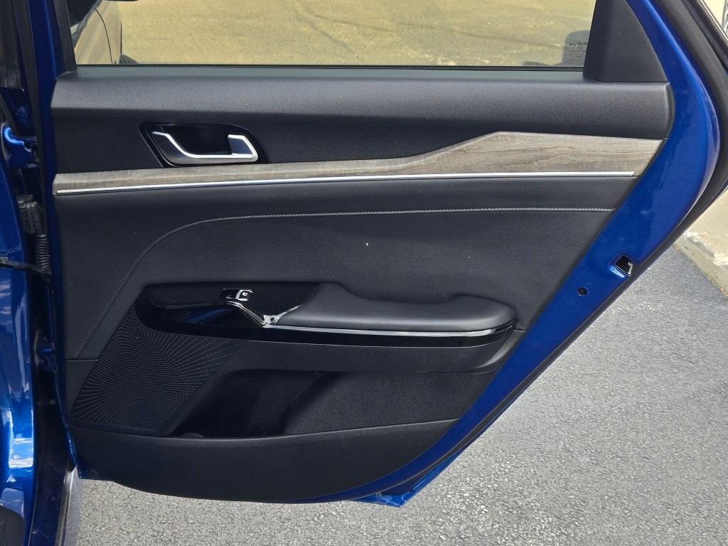 Used 2021 Sapphire Blue Kia EX image 9