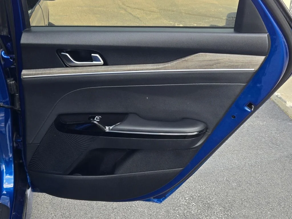 Used 2021 Blue Kia EX image 9