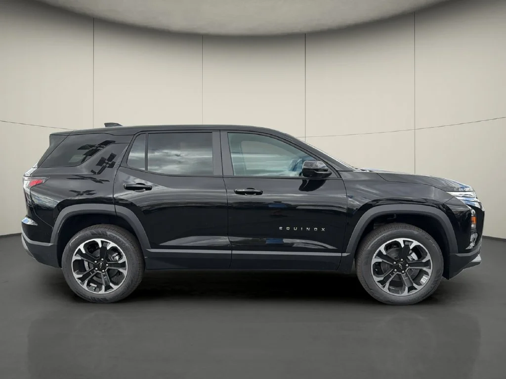 New 2027 Mosaic Black Metallic Chevrolet LT image 8